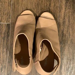 Massimo camel color peep toe shoes